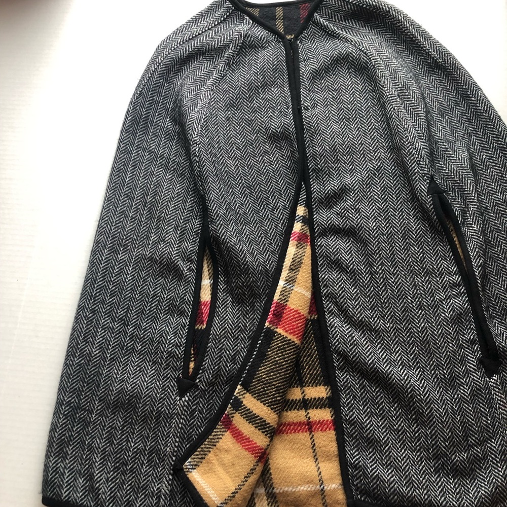 Reversible Cape - Picture 3 of 8